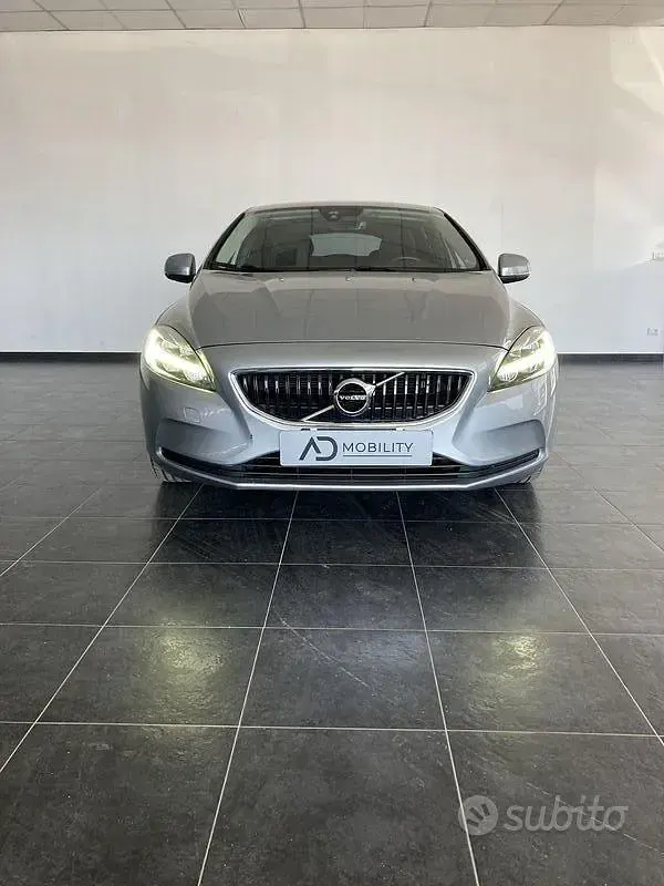 Usata Volvo V40 Business Edition 149 CV (109 kW) 2019 Grigio Berlina
