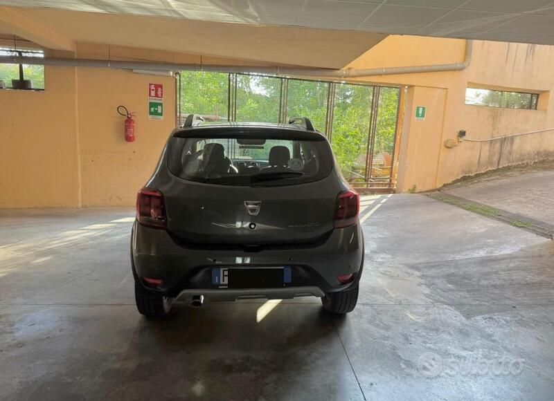 Usata Dacia Sandero 90 CV (66 kW) 2018 Grigio Utilitaria