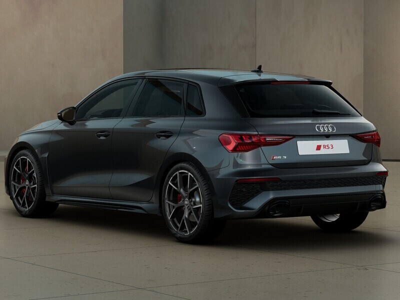 Usato 2024 Audi RS3 Sportback 2.5 Benzin 400 CV (69.000 €)