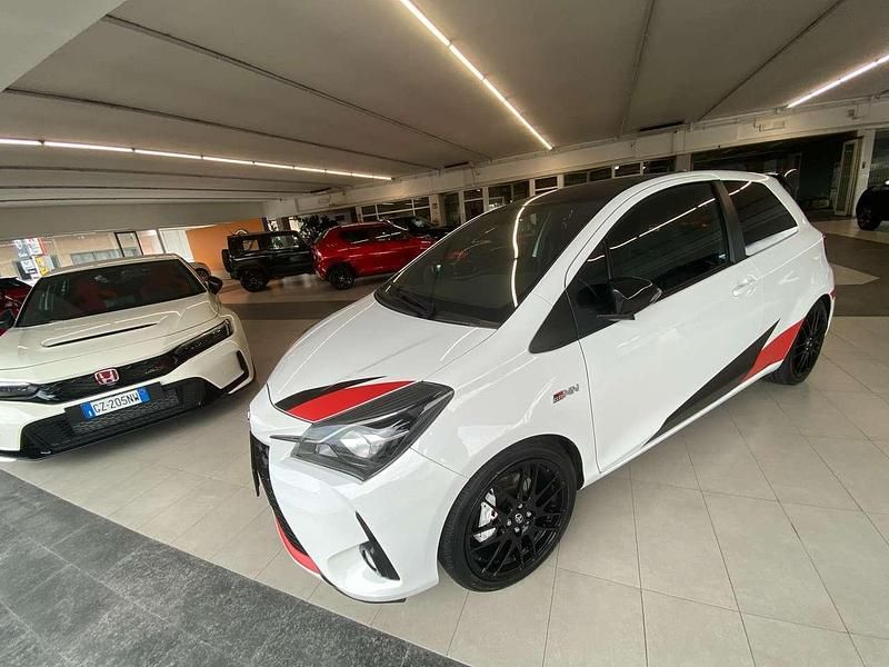 Usata Toyota Yaris 212 CV (155 kW) 2018 Bianco Berlina