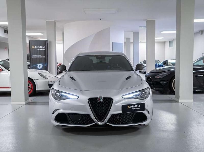 Usata Alfa Romeo Giulia Quadrifoglio 510 CV (375 kW) 2016 Argento metallizzato Berlina