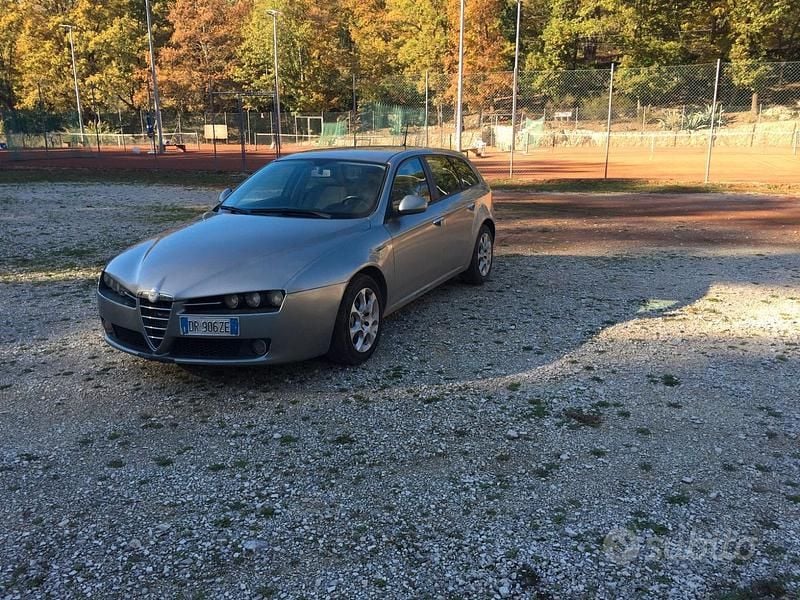 Usata 2008 Alfa Romeo 159 Station wagon | 1500 € (Ottimo prezzo) - Immagine 1/2