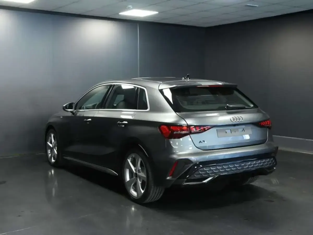 Nuova Audi A3 S-Line 150 CV (110 kW) 2025 Verde Berlina