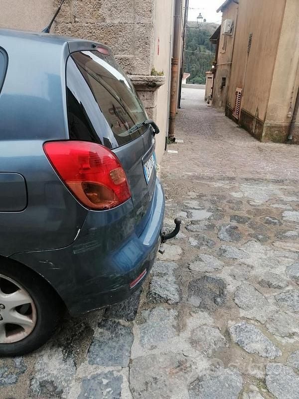 Usata Toyota Corolla Verso 90 CV (66 kW) 2003 Grigio Monovolume