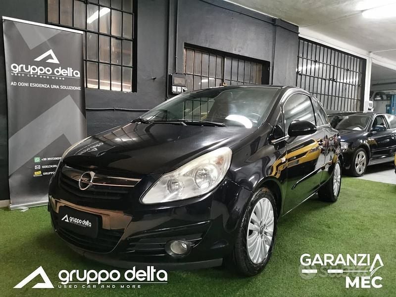 Nero Usata 2006 Opel Corsa Sport Tre volumi | 2900 € (Buon prezzo) - Immagine 1/4