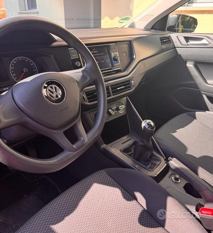 Usado VW Polo 60 CV (44 kW) 2019 Rojo Utilitario