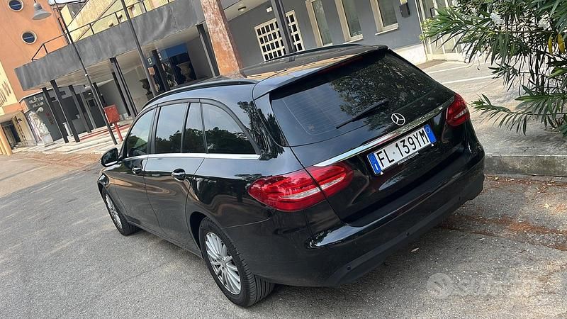 Usata Mercedes C180 129 CV (94 kW) 2016 Nero Station wagon