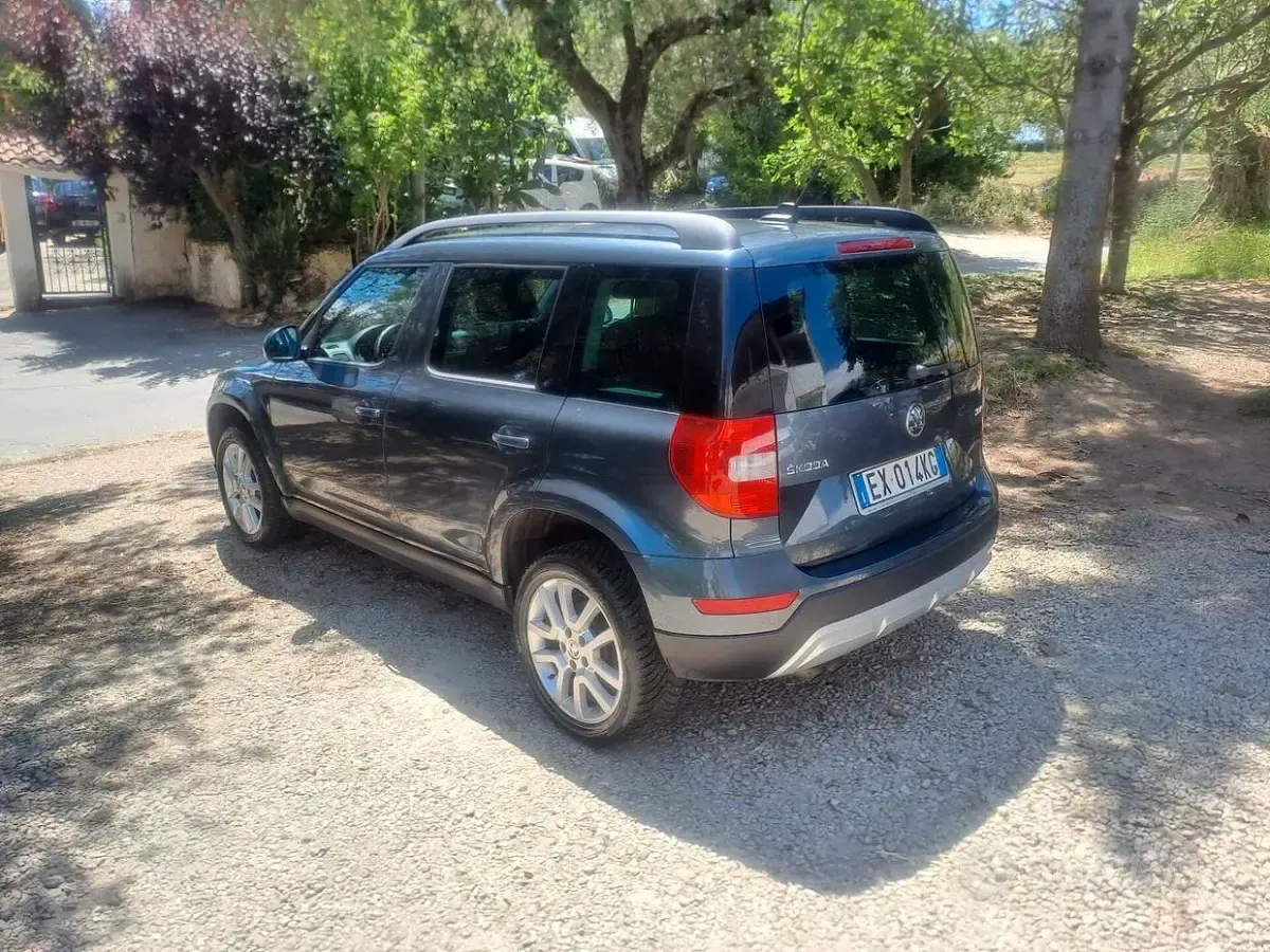 Usata Skoda Yeti Elegance 110 CV (80 kW) 2015 Grigio SUV