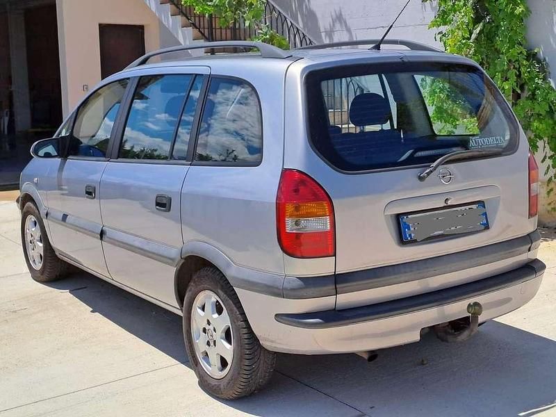 Usata Opel Zafira Elegance 101 CV (74 kW) 2002 Monovolume