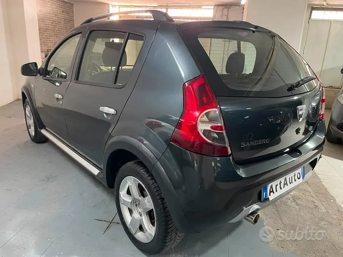 Usata Dacia Sandero 95 CV (69 kW) 2011 Nero Utilitaria