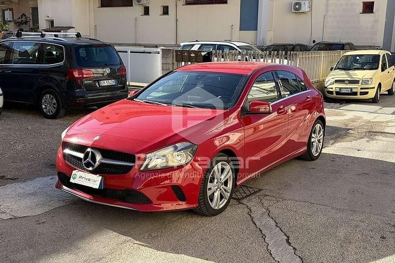 Rosso Usata 2016 Mercedes A200 Due volumi | 11.990 € (Super prezzo) - Immagine 1/4