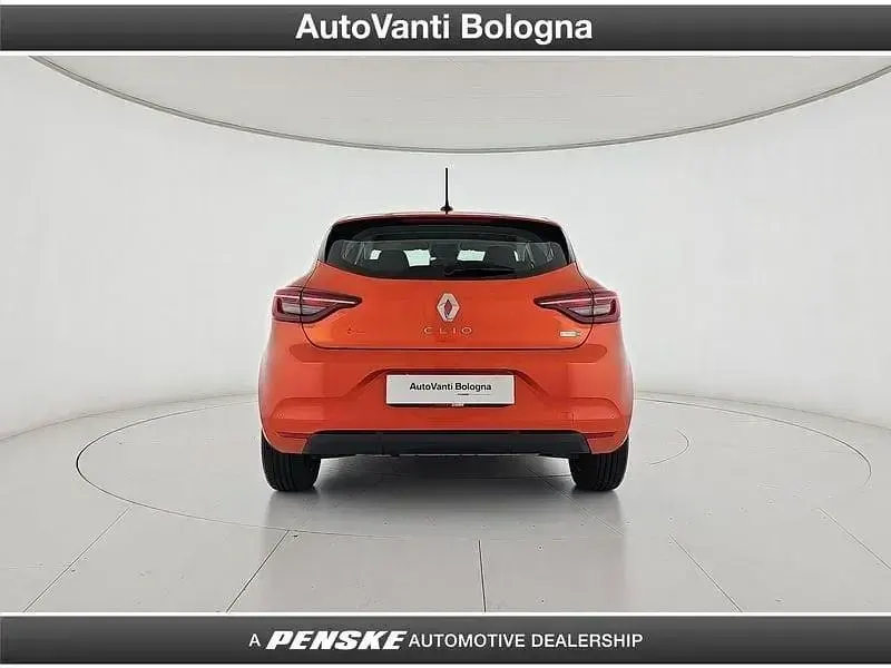 Usata Renault Clio V Zen 140 CV (102 kW) 2021 Arancione Berlina