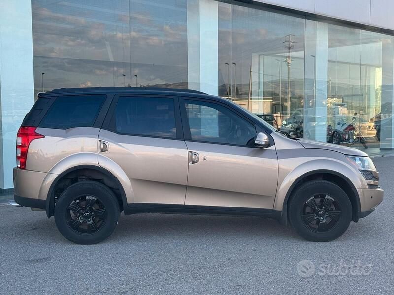 Usata Mahindra XUV500 140 CV (102 kW) 2013 Oro SUV