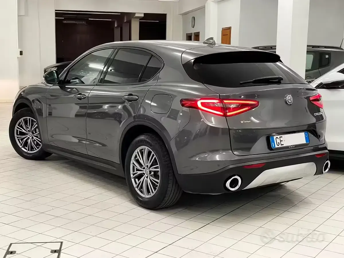 Usata Alfa Romeo Stelvio Business 160 CV (117 kW) 2021 Grigio SUV