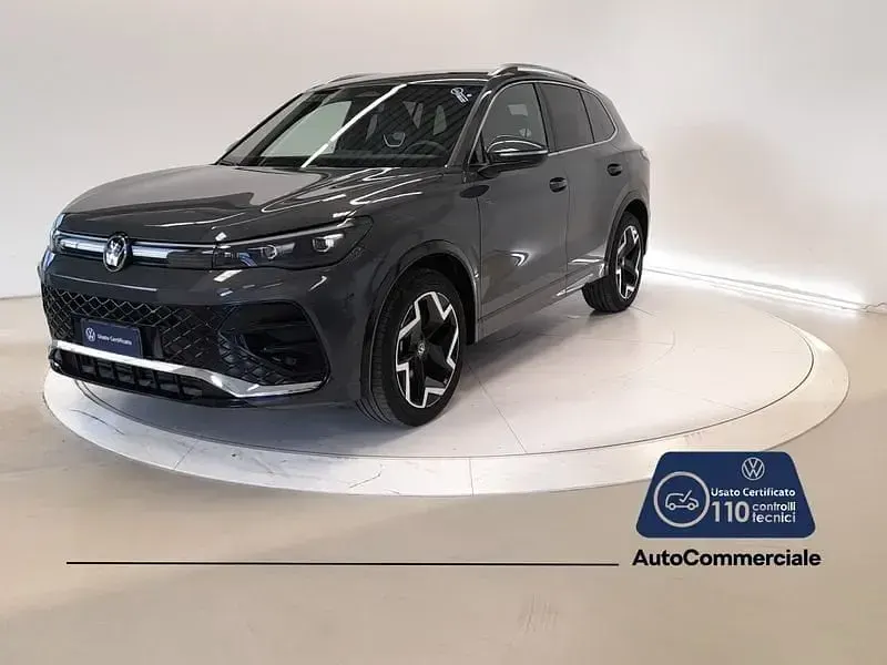 Usata VW Tiguan R-line 150 CV (110 kW) 2025 Grigio scuro SUV
