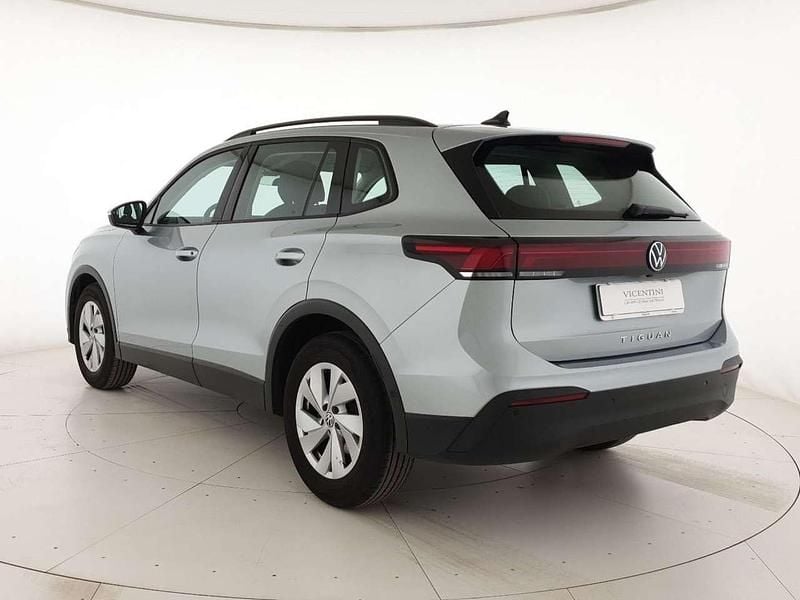 Usata VW Tiguan Life 150 CV (110 kW) 2024 Dolomite silver metallizzato SUV