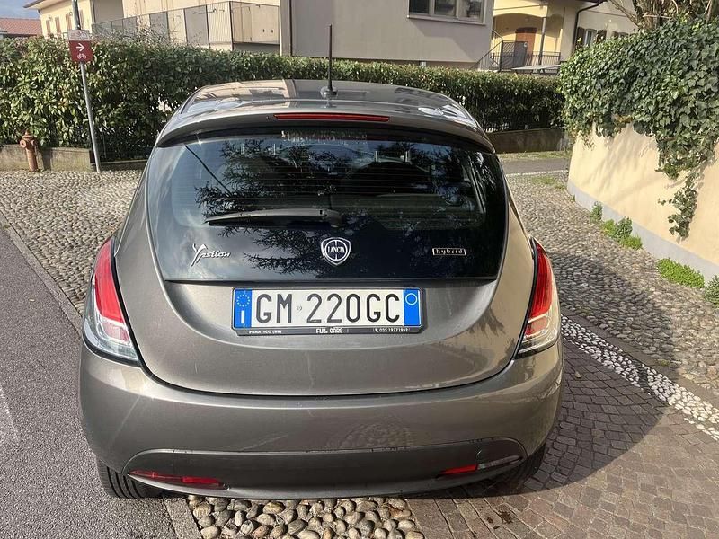 Usata Lancia Ypsilon 69 CV (50 kW) 2023 Bronzo Utilitaria