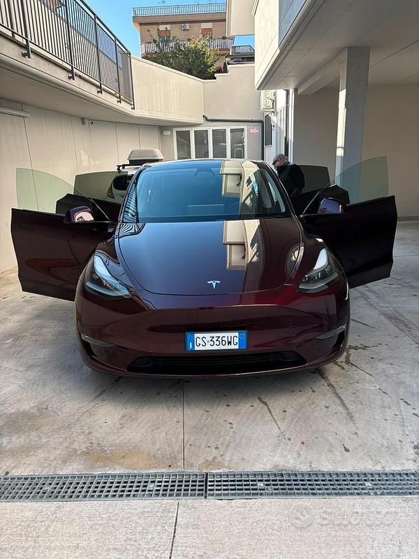 Usata Tesla Model Y Performance 459 kW (625 CV) 2024 Rosso SUV