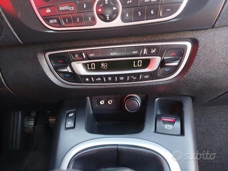 Usata Renault Scénic III Luxe 110 CV (80 kW) 2010 Grigio Monovolume