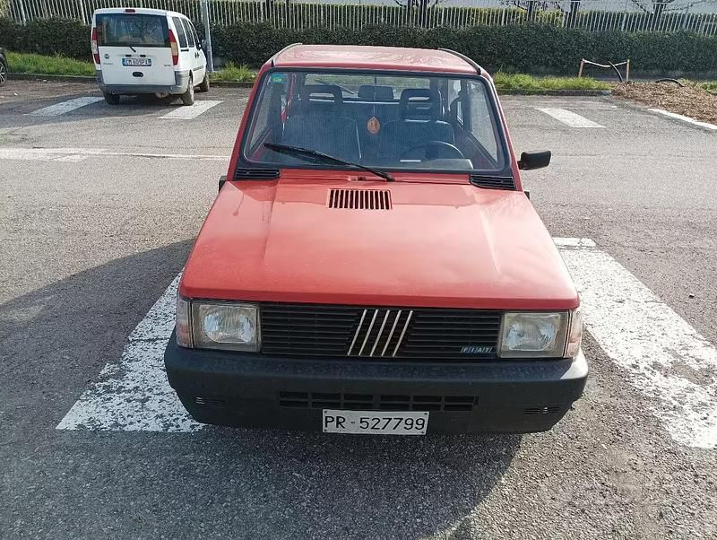 Usata Fiat Panda Young 34 CV (25 kW) 1989 Rosso Utilitaria