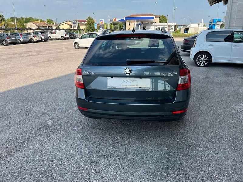 Usata Skoda Octavia Executive 116 CV (85 kW) 2019 Grigio graphite Station wagon