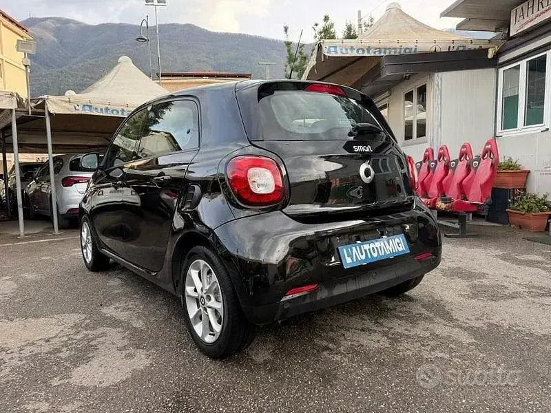 Usata Smart ForFour Prime 71 CV (52 kW) 2017 Nero Utilitaria