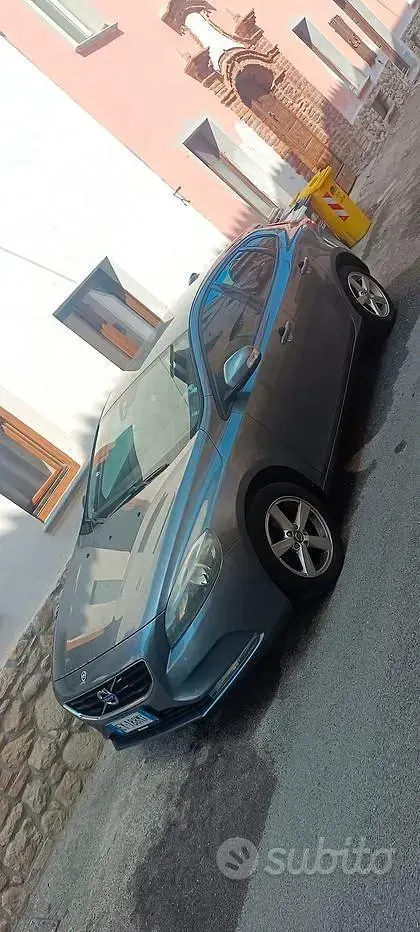 Usata Volvo V40 115 CV (84 kW) 2015 Berlina