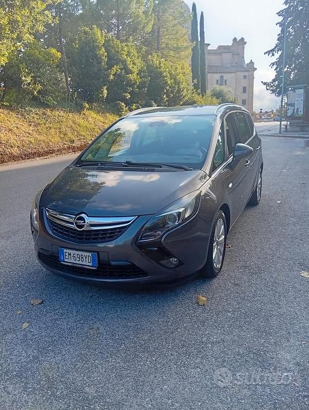 Grigio Usata 2012 Opel Zafira Monovolume | 3700 € - Immagine 1/4