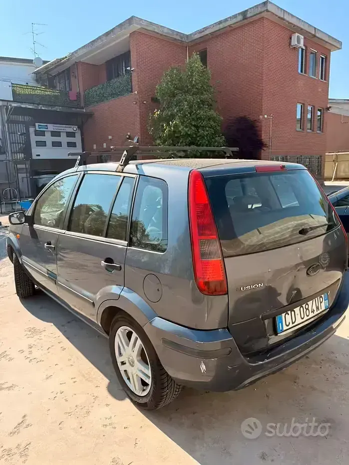Usata Ford Fusion 101 CV (74 kW) 2002 Grigio Utilitaria