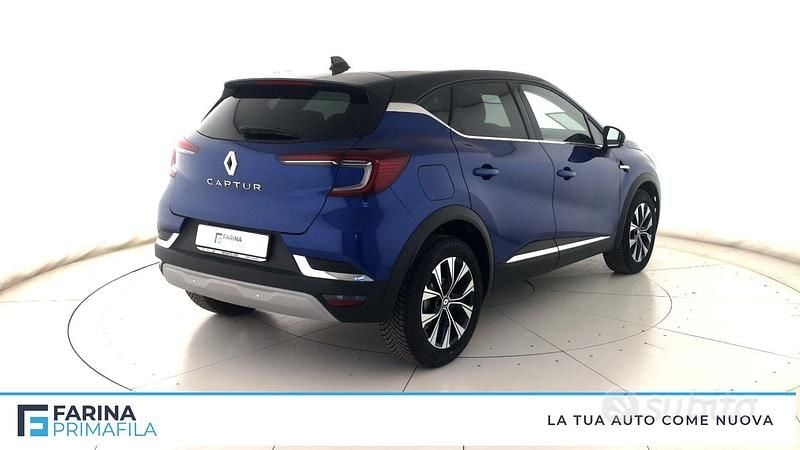 Usata Renault Captur Techno 91 CV (66 kW) 2024 Blu iron / tetto nero SUV