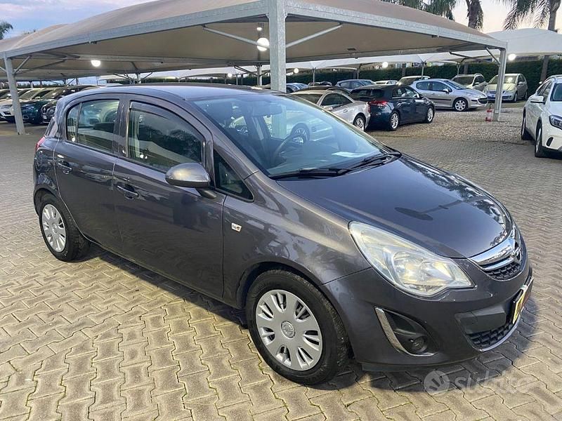 Usata Opel Corsa 75 CV (55 kW) 2012 Grigio Berlina