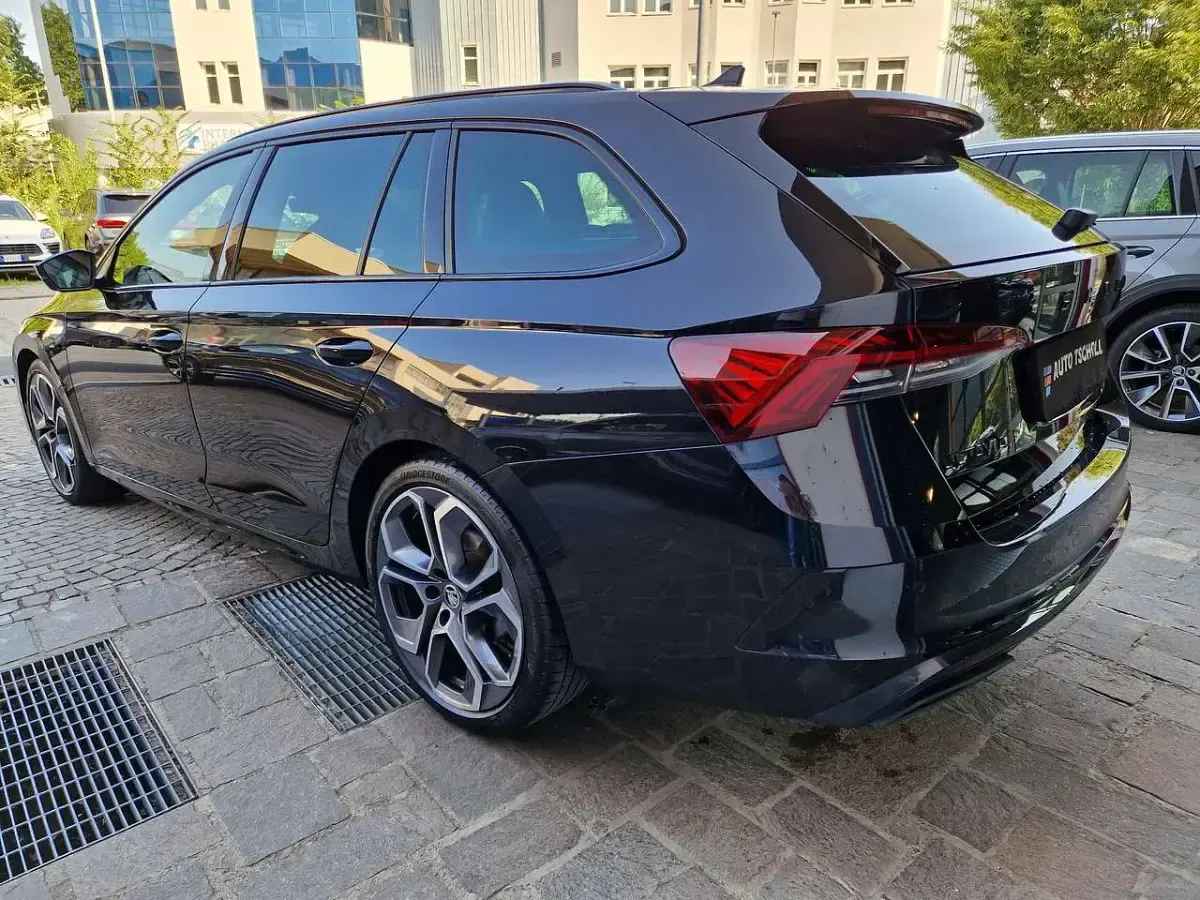 Usata Skoda Octavia RS 200 CV (147 kW) 2023 Schwarzmagic perleffekt Station wagon
