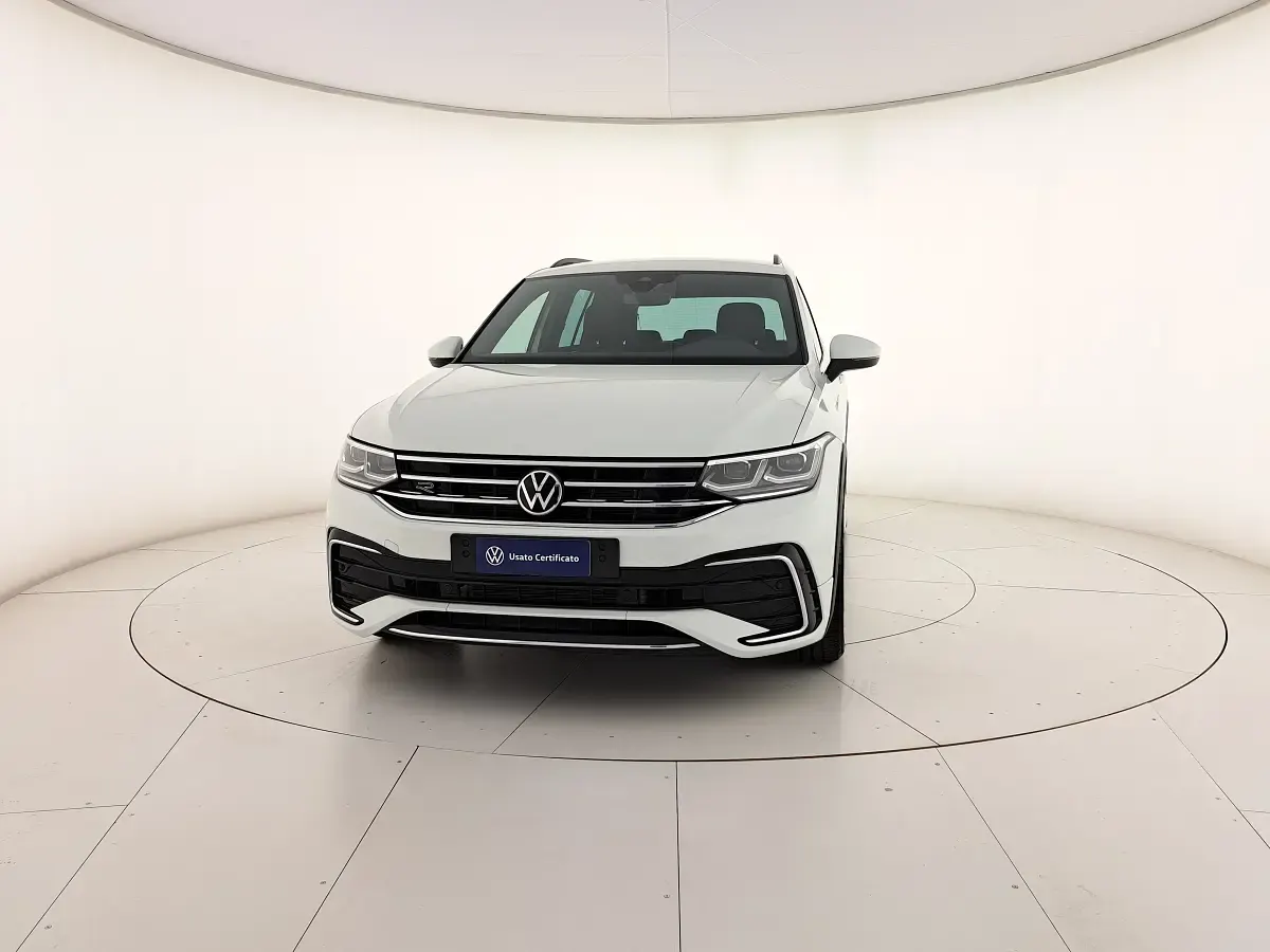 Usata VW Tiguan R-line 150 CV (110 kW) 2021 Pure white SUV