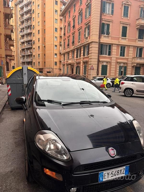 Usata Fiat Punto Street 90 CV (66 kW) 2015 Nero Utilitaria