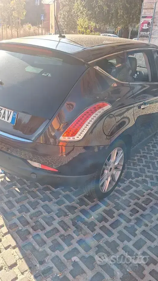 Usata Lancia Delta 120 CV (88 kW) 2011 Viola Utilitaria