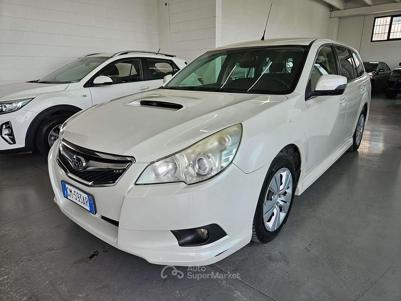 Usata Subaru Legacy 150 CV (110 kW) 2012 Bianco Station wagon