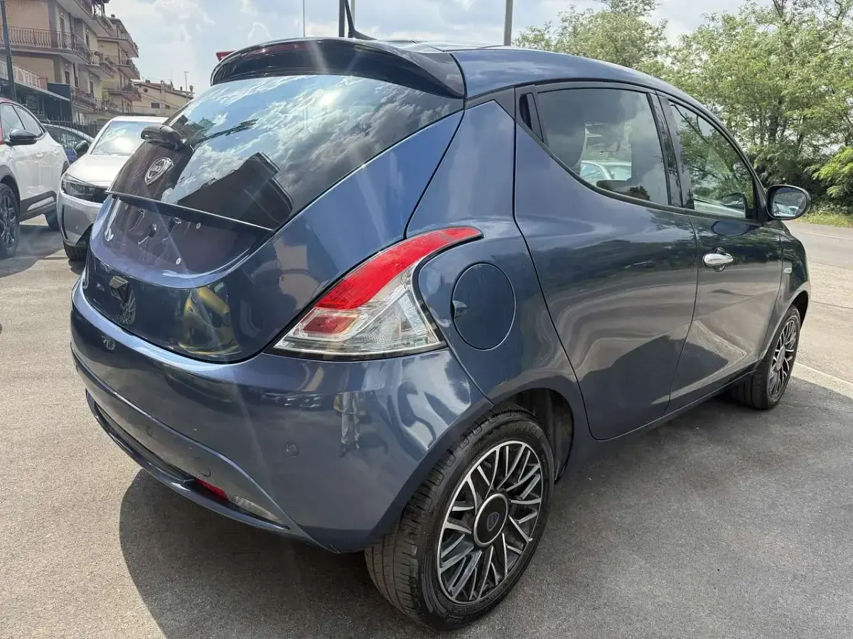 Usata Lancia Ypsilon S 69 CV (50 kW) 2024 Blu/azzurro Utilitaria