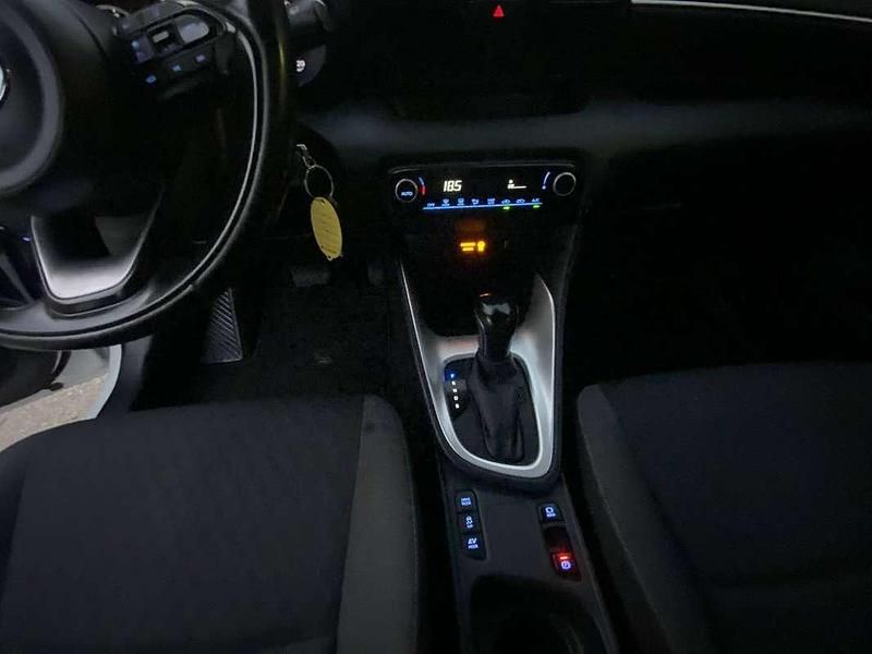 Usata Toyota Yaris Hybrid Business Edition 92 CV (67 kW) 2020 Bianco Berlina