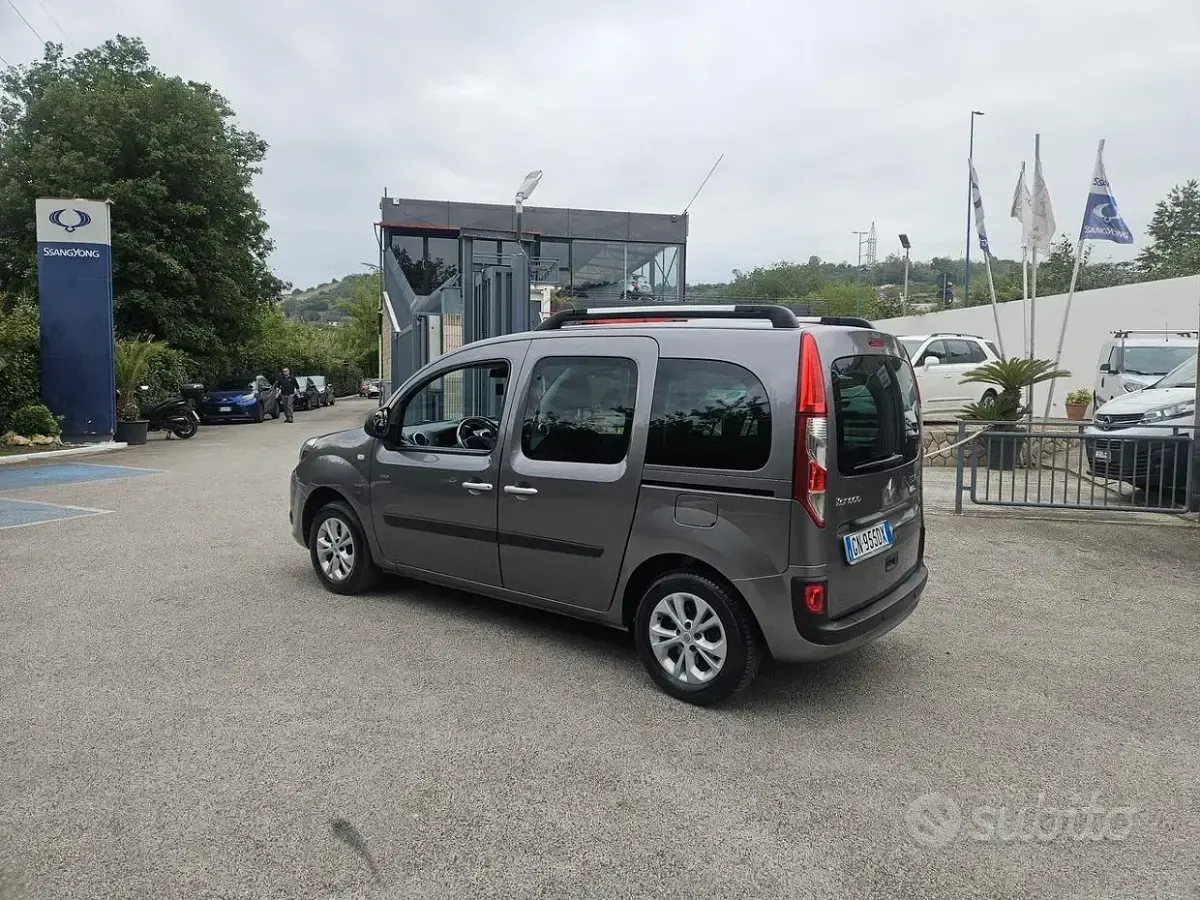 Usata Renault Kangoo LIMITED 110 CV (80 kW) 2017 Grigio Monovolume