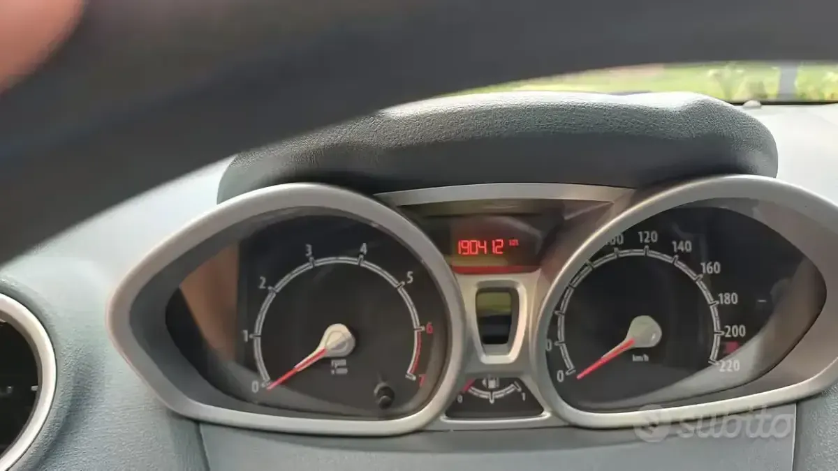 Usata Ford Fiesta 60 CV (44 kW) 2011 Bluazzurro Utilitaria