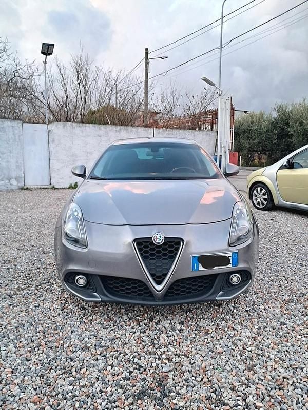 Grigio Usata 2016 Alfa Romeo Giulietta Super Tre volumi | 6300 € (Buon prezzo) - Immagine 1/4