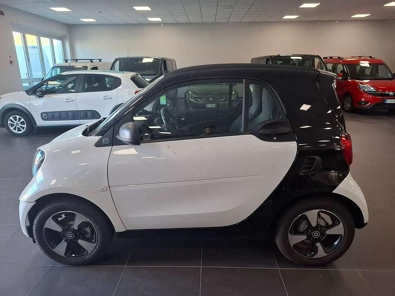 Usata Smart ForTwo Coupé Passion 41 kW (56 CV) 2022 Bianco Utilitaria