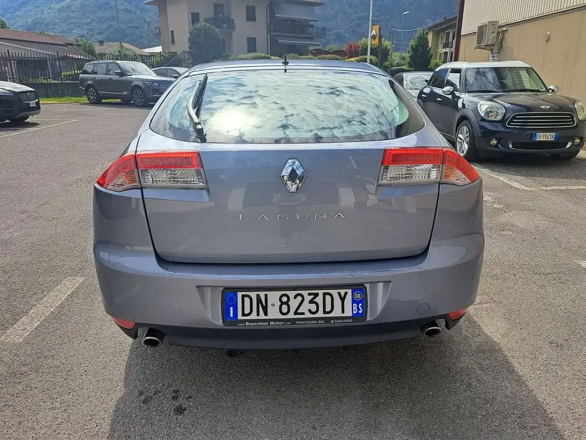 Usata Renault Laguna III Initiale 173 CV (127 kW) 2008 Blu/azzurro Berlina