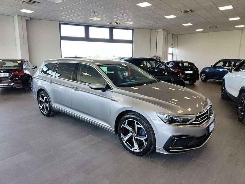 Usata VW Passat GTE 156 CV (114 kW) 2021 Grigio Station wagon