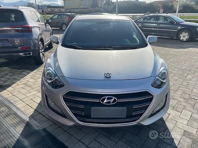 Usata Hyundai i30 GO! 110 CV (80 kW) 2016 Grigio Berlina