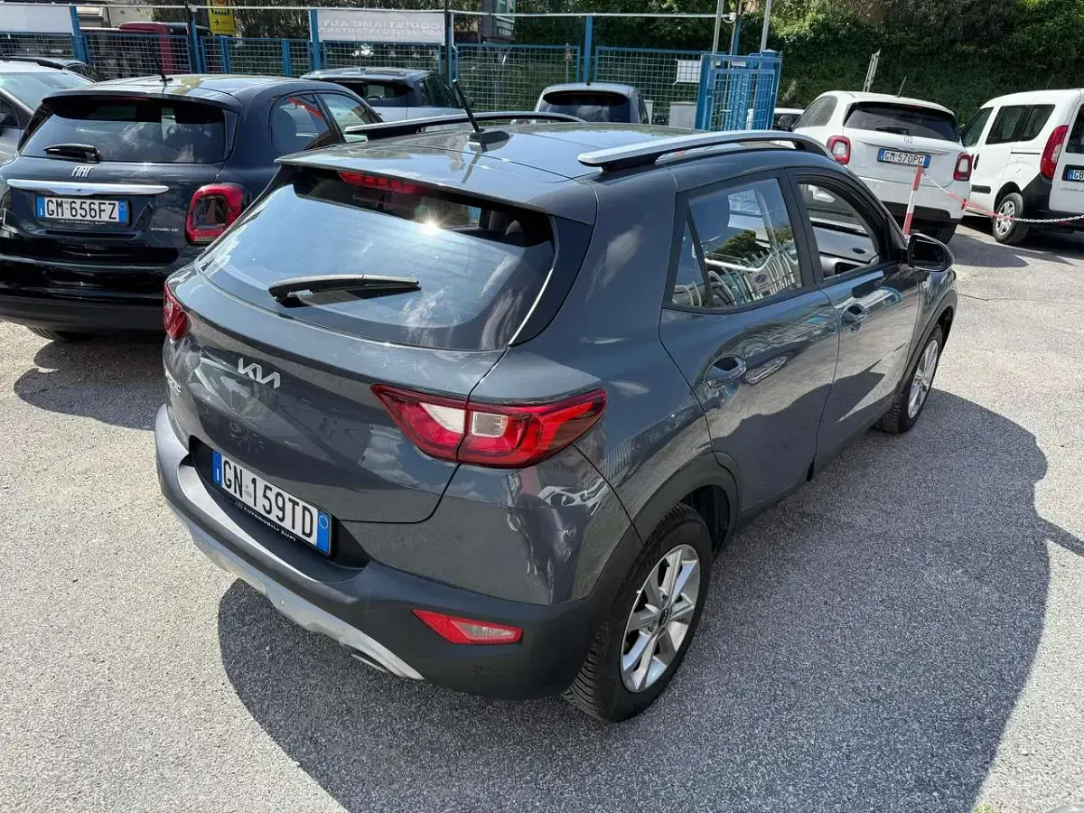 Usata Kia Stonic 101 CV (74 kW) 2023 Grigio SUV