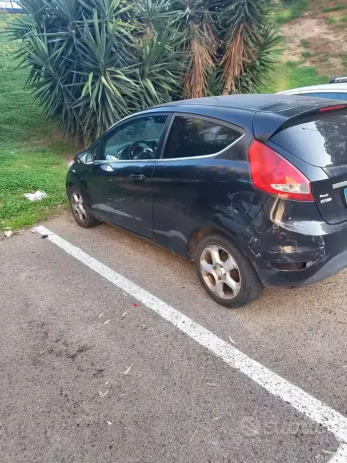 Usado Ford Fiesta 80 HP (58 kW) 2010 Preto Sedan