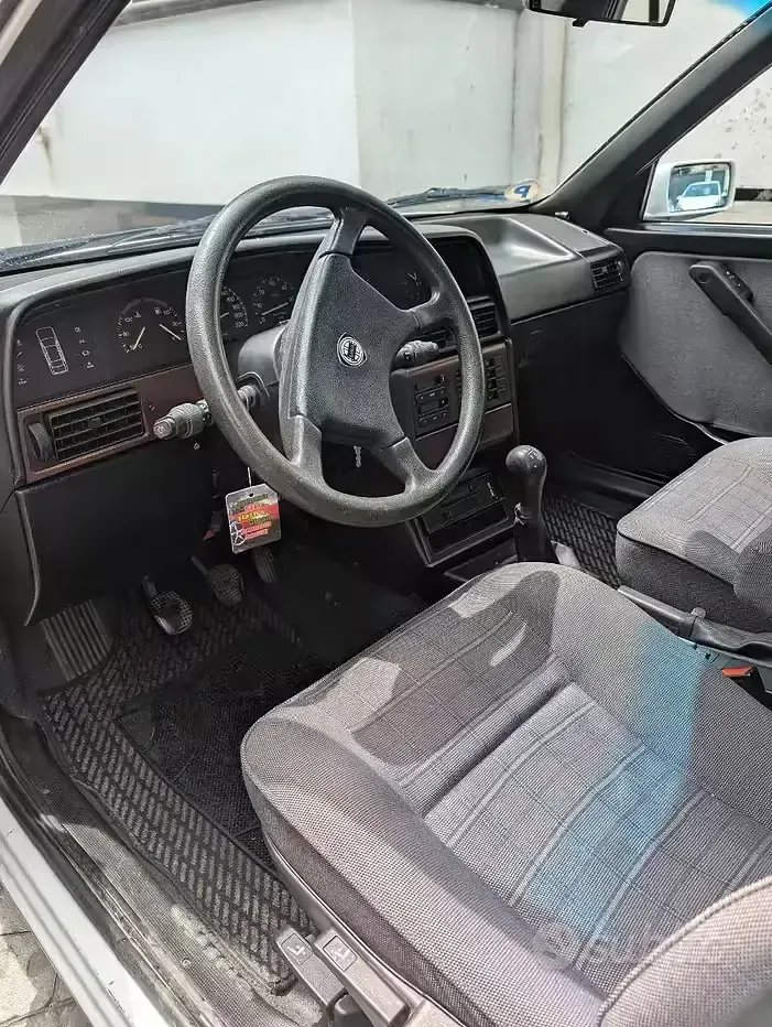 Usata Lancia Dedra 90 CV (66 kW) 1993 Bianco Berlina