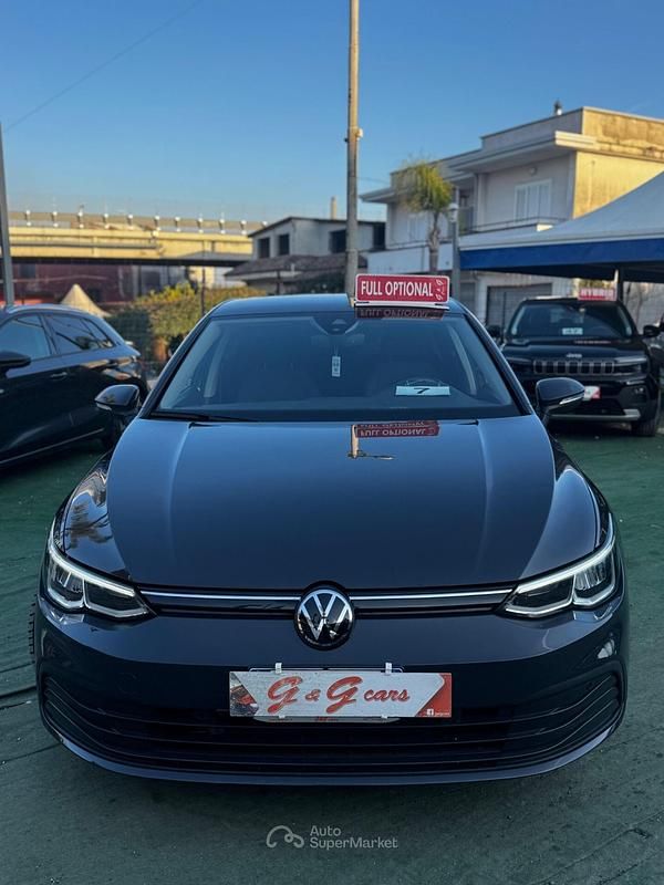 Usata VW Golf VIII Life 110 CV (80 kW) 2023 Grigio Berlina