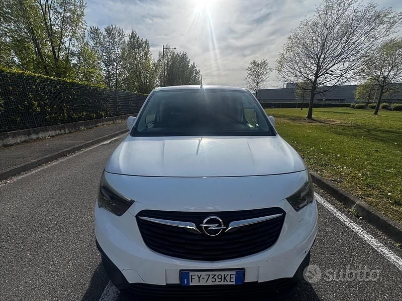 Occasion Opel Combo 105 ch (77 kW) 2019 Blanc Monospace